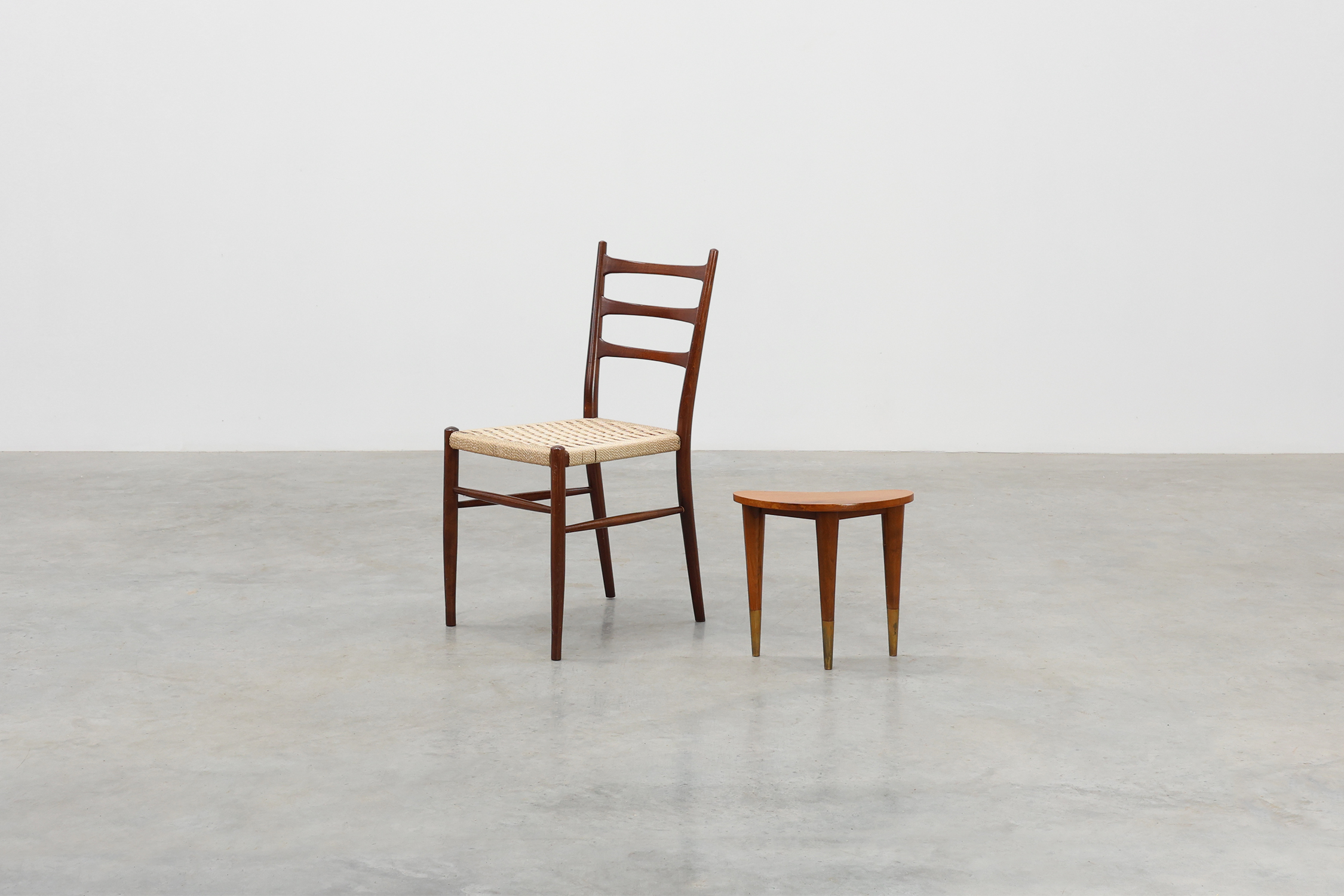 Small table in wood and brass stamped &ldquo;Italia&rdquo; in the manner of Gio Ponti, Italy 1950sthumbnail